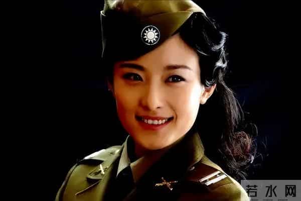 唐嫣大学室友兼伴娘!出道21年戏红人不红,42岁未婚引争议