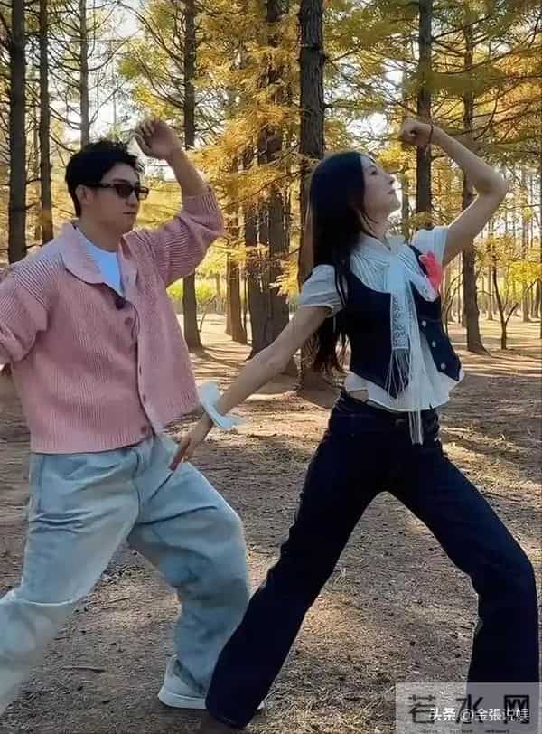 关系藏不住了？黄景瑜被曝有"新恋情"，金晨把腿放到他腿上！