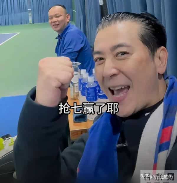 保剑锋喊黄慧颐那谁谁 称她不高级 编辑8次文案 装不在意开心打网球