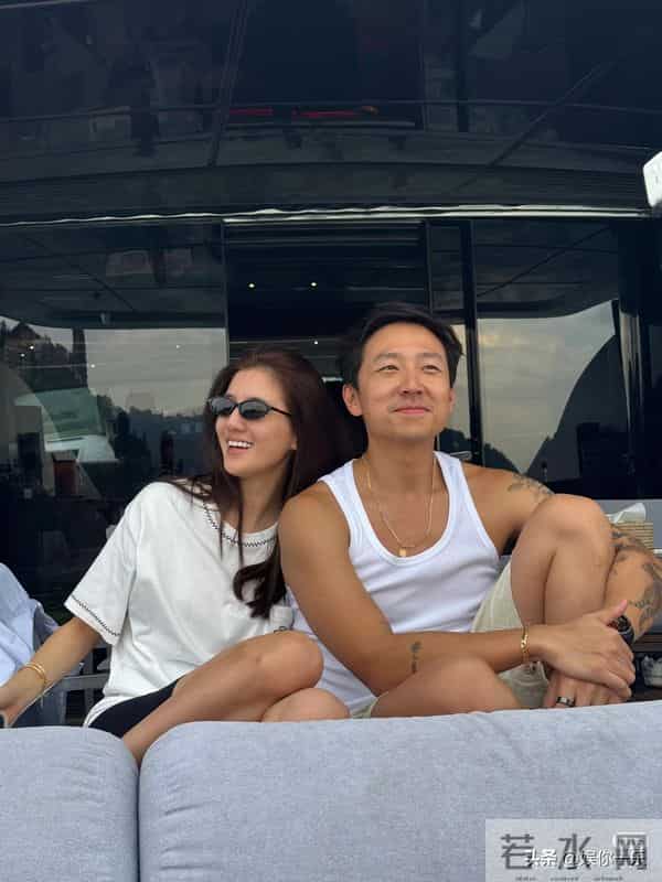 吴千语穿比基尼出海,富豪老公变猛男紧搂小腰,不舍放手好欢乐