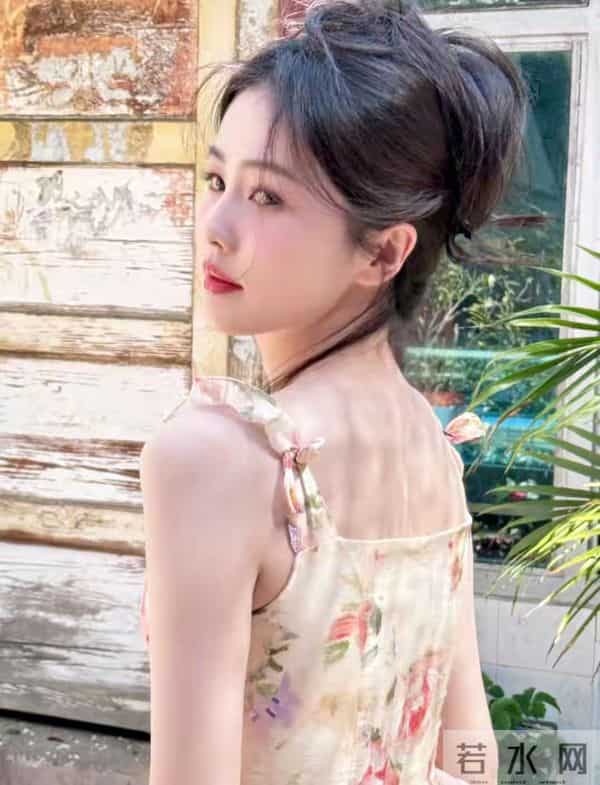 风味少女控!白鹿的新造型让人眼前一亮,网友直呼:好嫩好甜