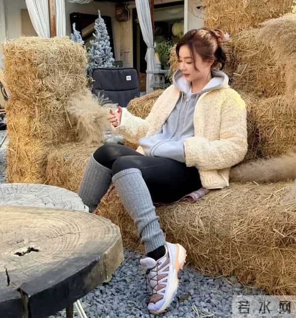 38岁袁姗姗晒健身美照，小腹平坦零赘肉，马甲线优越太绝了