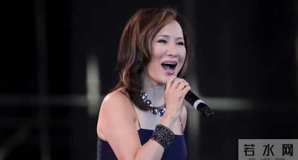 事业巅峰远赴美国，被老外“玩腻”后晚年回国，如今变成了这样！