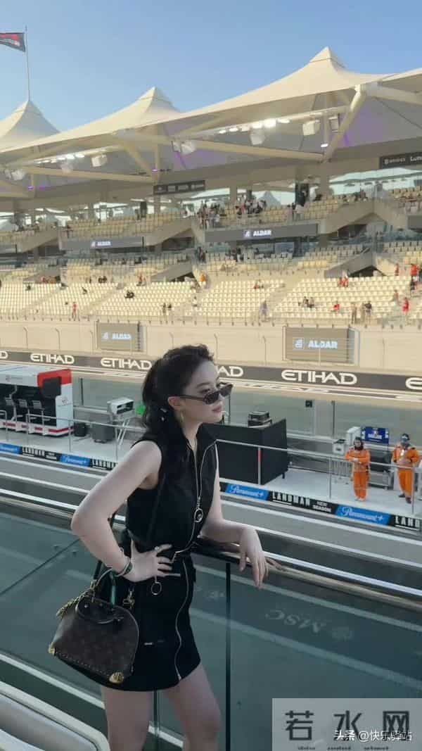 美爆了!刘亦菲旅游游艇新照 身穿LV系列高调奢华 减肥成功重返巅峰