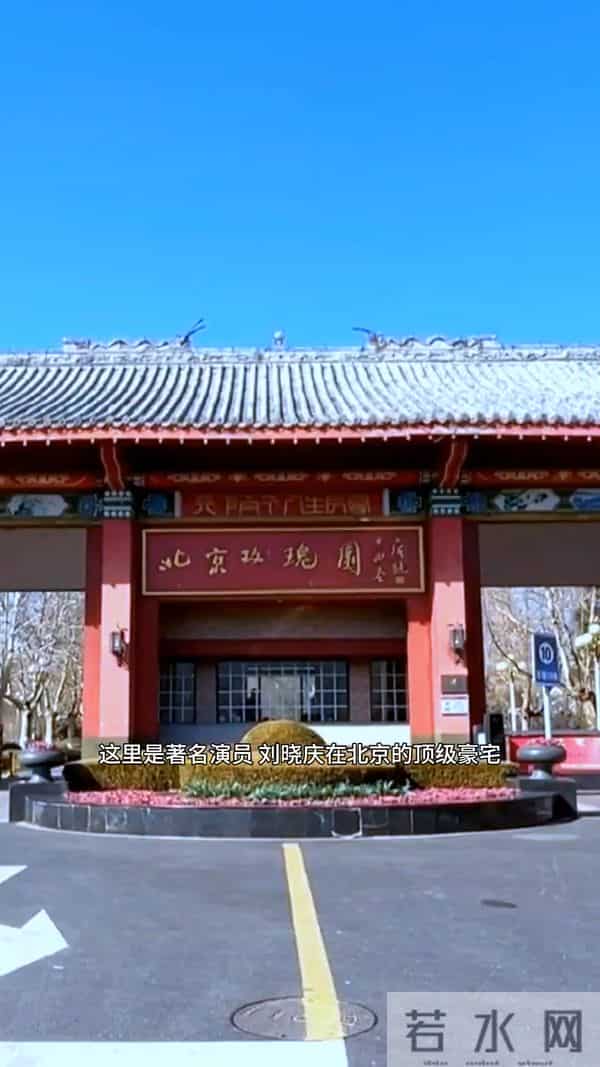 母亲去世时，刘晓庆却在外地走穴！她遭网友诟病