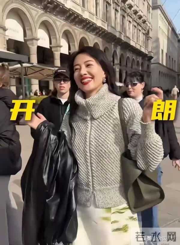 46岁高圆圆米兰街头放飞!没人认出素颜狂拍，生图状态看呆路人