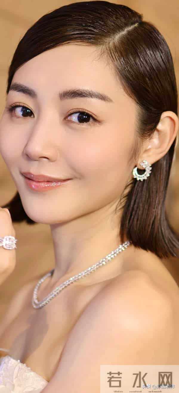 红气养人——卫诗雅时尚写真大图