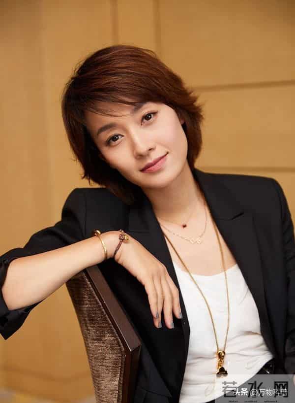 马伊琍参加上戏80周年校庆,文章话剧演出,腰伤复发