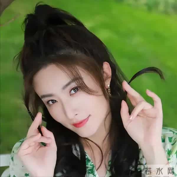 唐嫣大学室友兼伴娘!出道21年戏红人不红,42岁未婚引争议