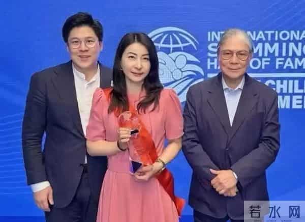 正式官宣！45岁霍启刚又升职了，级别很高，妻子郭晶晶的话全应验