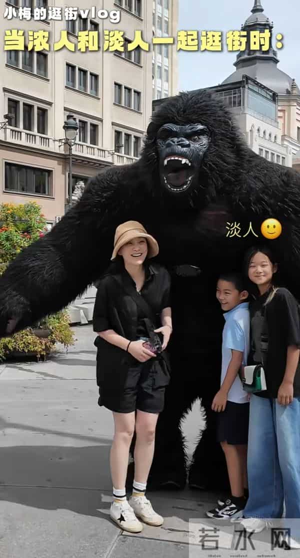 梅婷带娃游马德里,舅舅堪比男版梅婷,快快戴了耳环看起来挺酷!