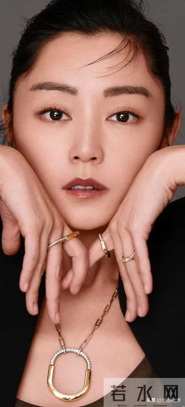 红气养人——卫诗雅时尚写真大图