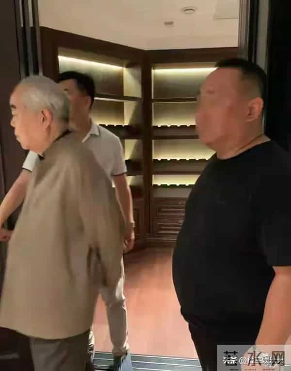 徐萌的“夺嫡模板”,比邓文迪还高明!