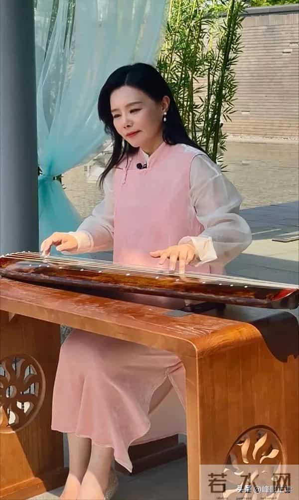 离婚1年，老锣和新欢恩爱 只有二儿子心疼龚琳娜，看来杨幂没说错