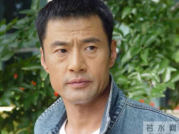 演员于荣光：一生洁身自好，为何到了63岁，妻子坚持要和他离婚？