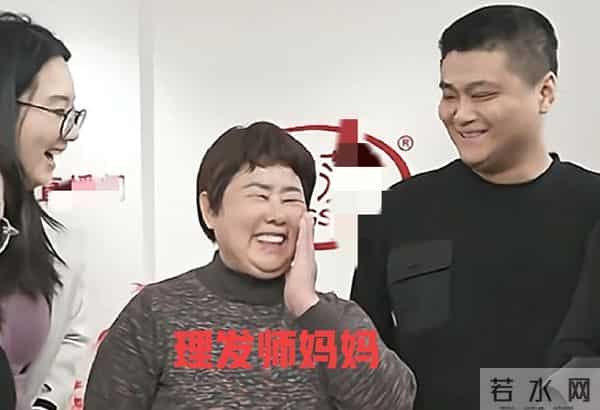 很多人劝朱进下次直播找她没错 养母以前是理发师 弟弟女友又曝大瓜