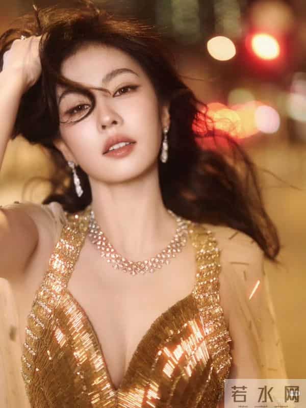 白鹿真的是太美了吧，太丰满了