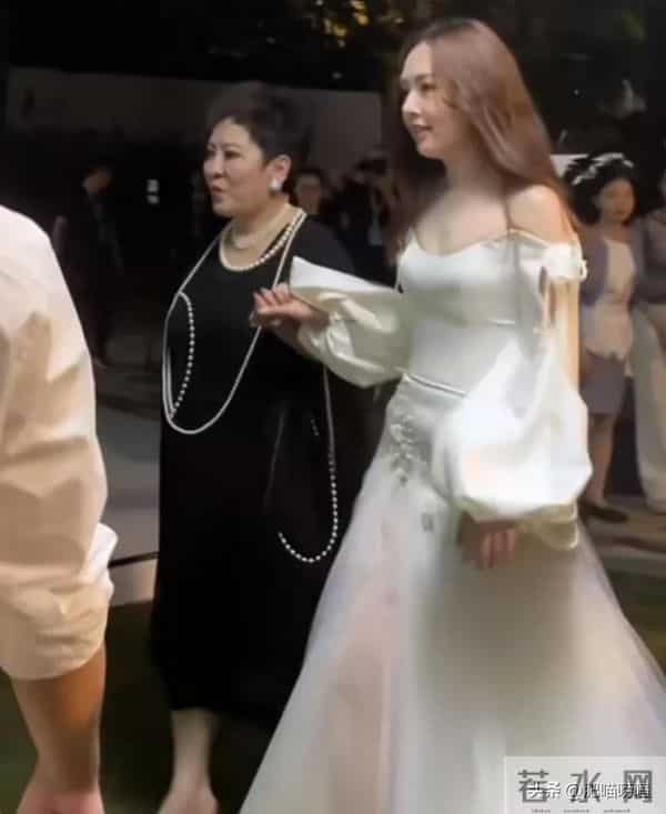 郭碧婷台北出席活动,回应自费养娃传闻,称婆婆向太会给她很多钱