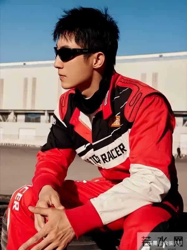 关系藏不住了？黄景瑜被曝有"新恋情"，金晨把腿放到他腿上！