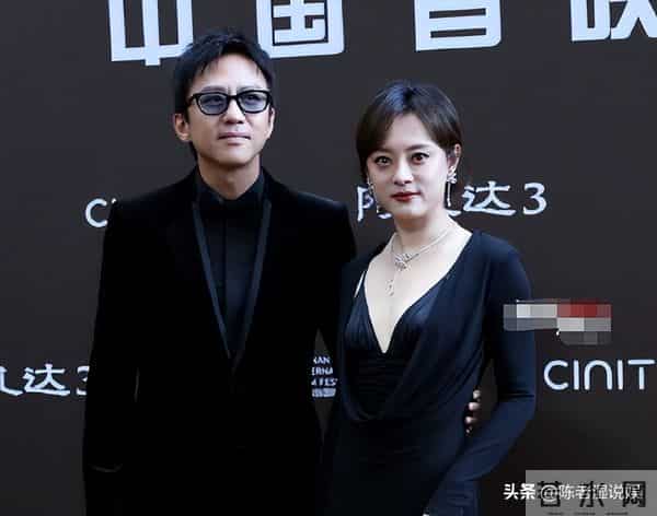 红毯成"照妖镜"!章子怡假发尴尬,孙俪深V险走光,黄轩没存在感