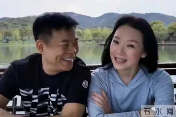 男友病逝后和妈妈抱头痛哭,54岁未婚无儿无女,如今吕薇后悔了吗