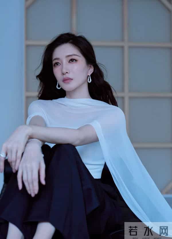 江疏影光脚美照，清冷美丽！