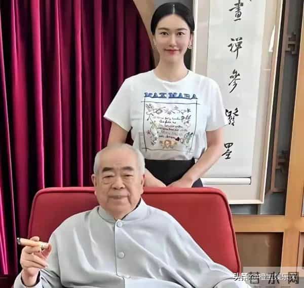 徐萌的“夺嫡模板”,比邓文迪还高明!