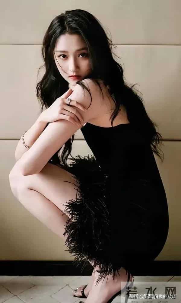 关晓彤｜超短热裤吊带