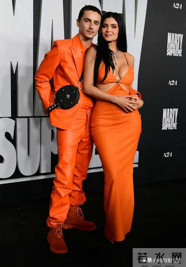 打破分手传言,甜茶高调秀恩爱,好莱坞名媛凯莉詹娜终于得手