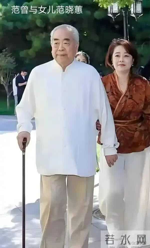 与女儿断绝关系仅1天，范曾担心的事发生了，小50岁娇妻受牵连