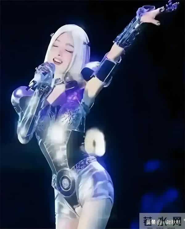 张韶涵的渣女站姿火了！腿缝几乎没有间距，看得人眼睛都直了