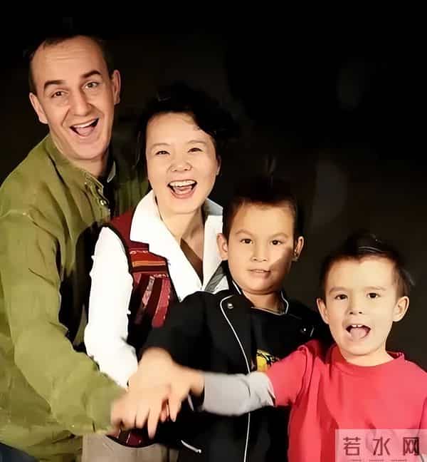 龚琳娜自曝离婚真相:搂着睡了20年,却等来丈夫新交的“女朋友”