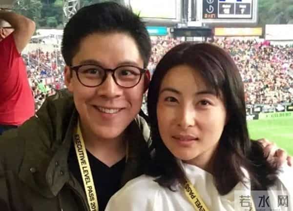 正式官宣！45岁霍启刚又升职了，级别很高，妻子郭晶晶的话全应验