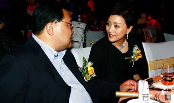 张一兵现状：坚守银行岗位，再婚过普通生活，和前妻杨澜没联系