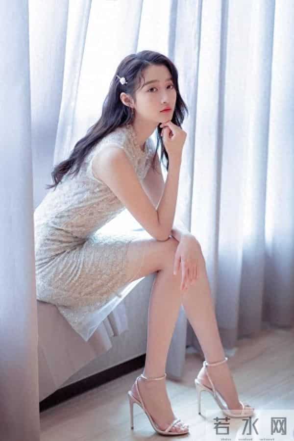 关晓彤自称格格翻车？明星们“贵族”人设惹反感，皆因不懂历史。