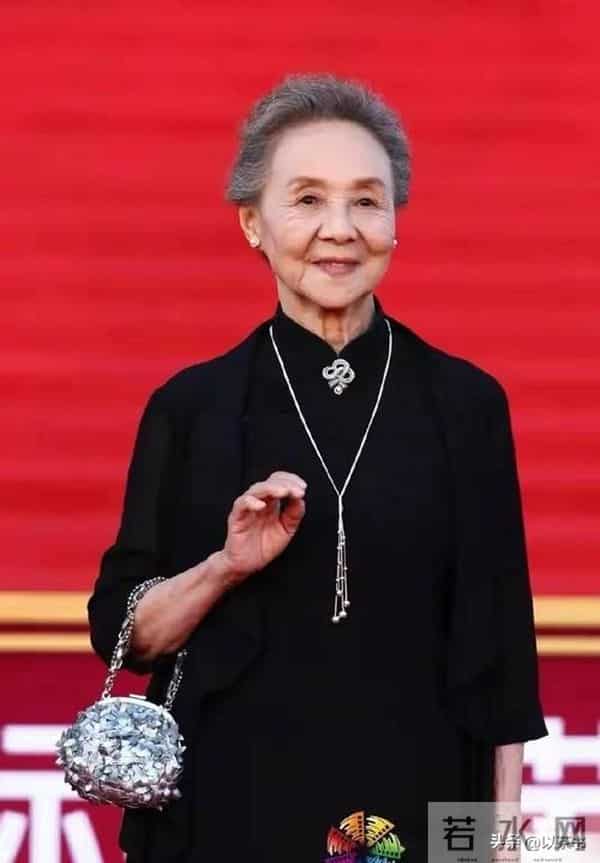 87岁吴彦姝没想到，丈夫和父母去世后，名校博士的外孙成她的依靠