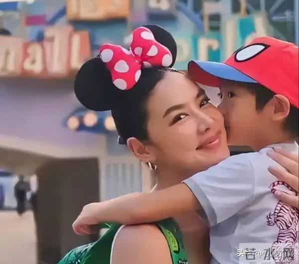 她抛下7亿的黎明，下嫁破产老头，44岁生活凄惨的她后悔了吗？