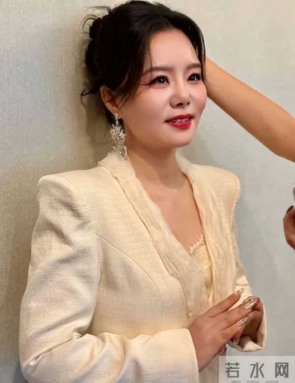 龚琳娜自曝离婚真相:搂着睡了20年,却等来丈夫新交的“女朋友”