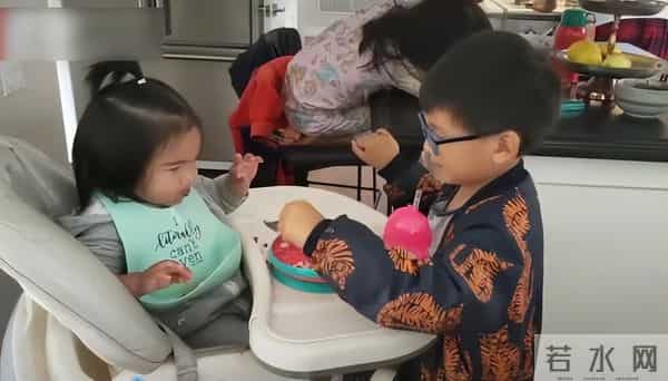 里子面子都丢了！39岁拼事业养4娃的何洁，给圈内离异女性提了醒