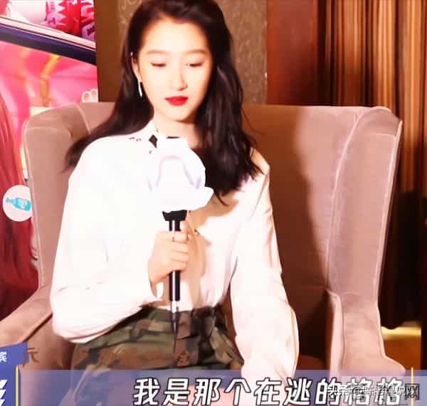 万万没想到，关晓彤因一句话让自己“颜面尽失”，鹿晗这次躺赢了