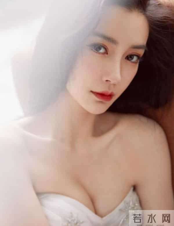 离婚4年后，杨颖被曝出恋情“新瓜”，原来最不体面的是黄晓明！