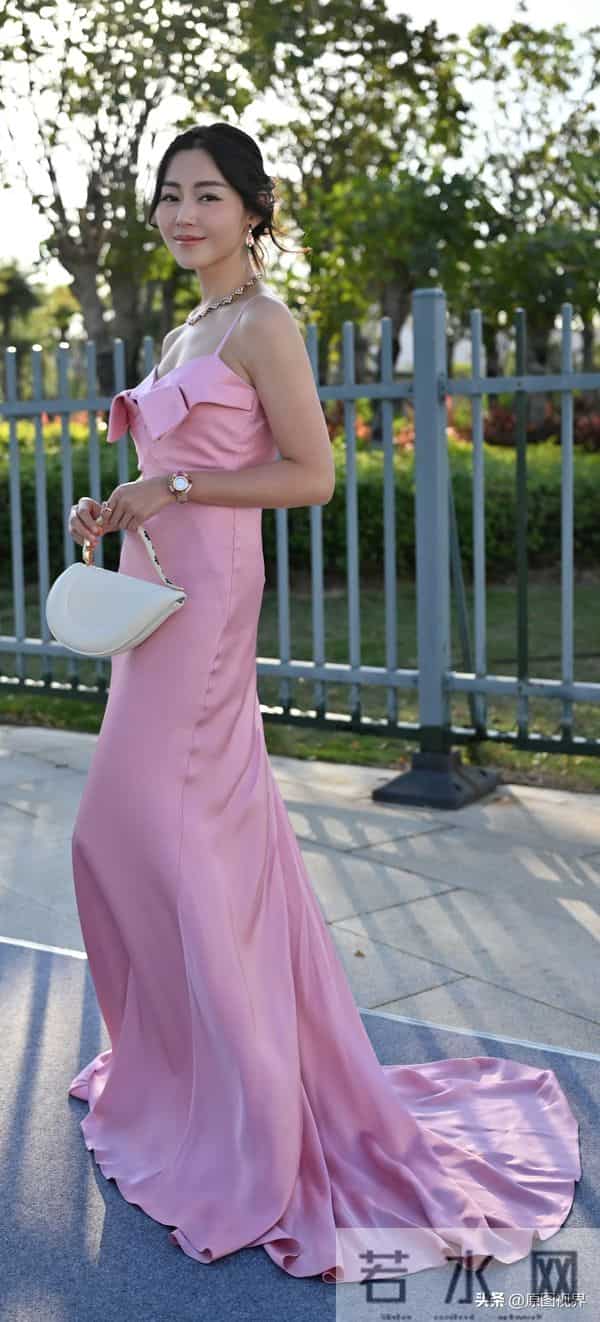 红气养人——卫诗雅时尚写真大图