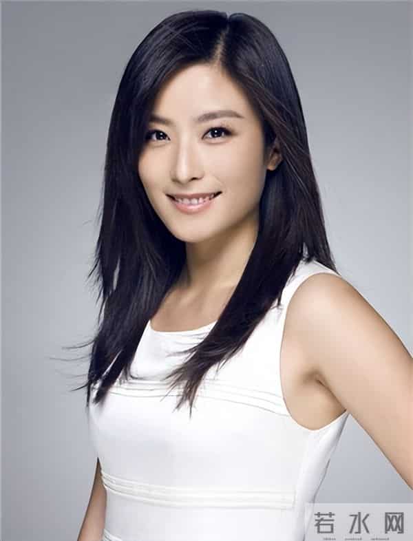 长得不够有星味,演了4次女一号也没红,如今42岁仍未婚