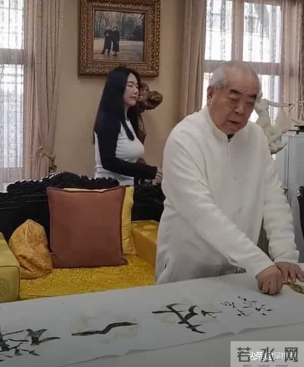 87岁书画大师范曾宣布喜得独子同时宣布与亲女儿继子断绝关系