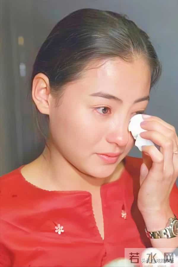 张柏芝庭审大哭,助理称手机掉马桶,滑稽戏一幕又一幕!金句频出