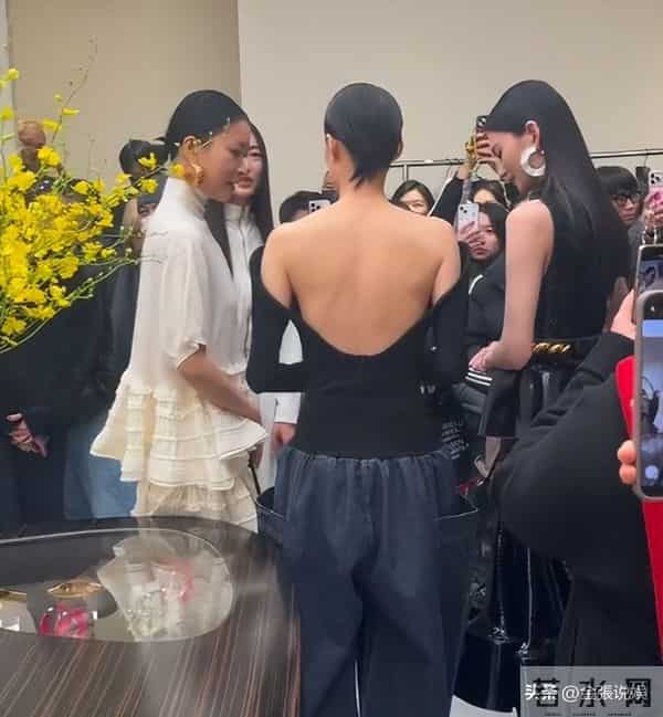 北京酒会太真实，吉娜"假胸"尴尬，娜然脸肿胀，秦舒培一脸男相