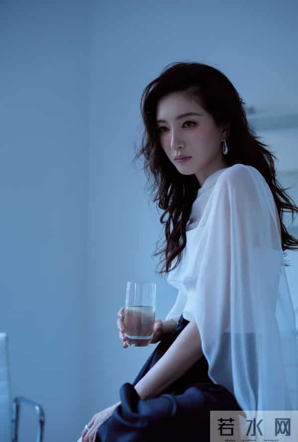 江疏影光脚美照，清冷美丽！