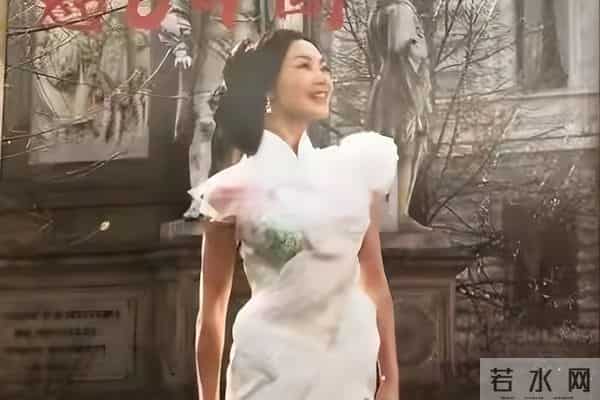 男友病逝后和妈妈抱头痛哭,54岁未婚无儿无女,如今吕薇后悔了吗