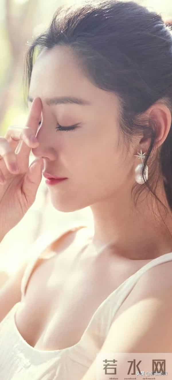 红气养人——卫诗雅时尚写真大图