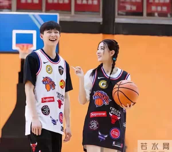 方脸婴儿肥，徐璐到底算不算美人？看她和外国人合照，孙俪说对了